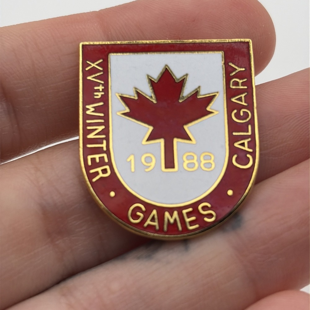 Vintage 1988 Calgary XV Winter Olympic Games Pin‎ Maple Leaf Shield LE